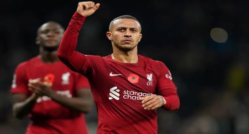 رسمياً.. تياجو ألكانتارا يعلن اعتزاله كرة القدم